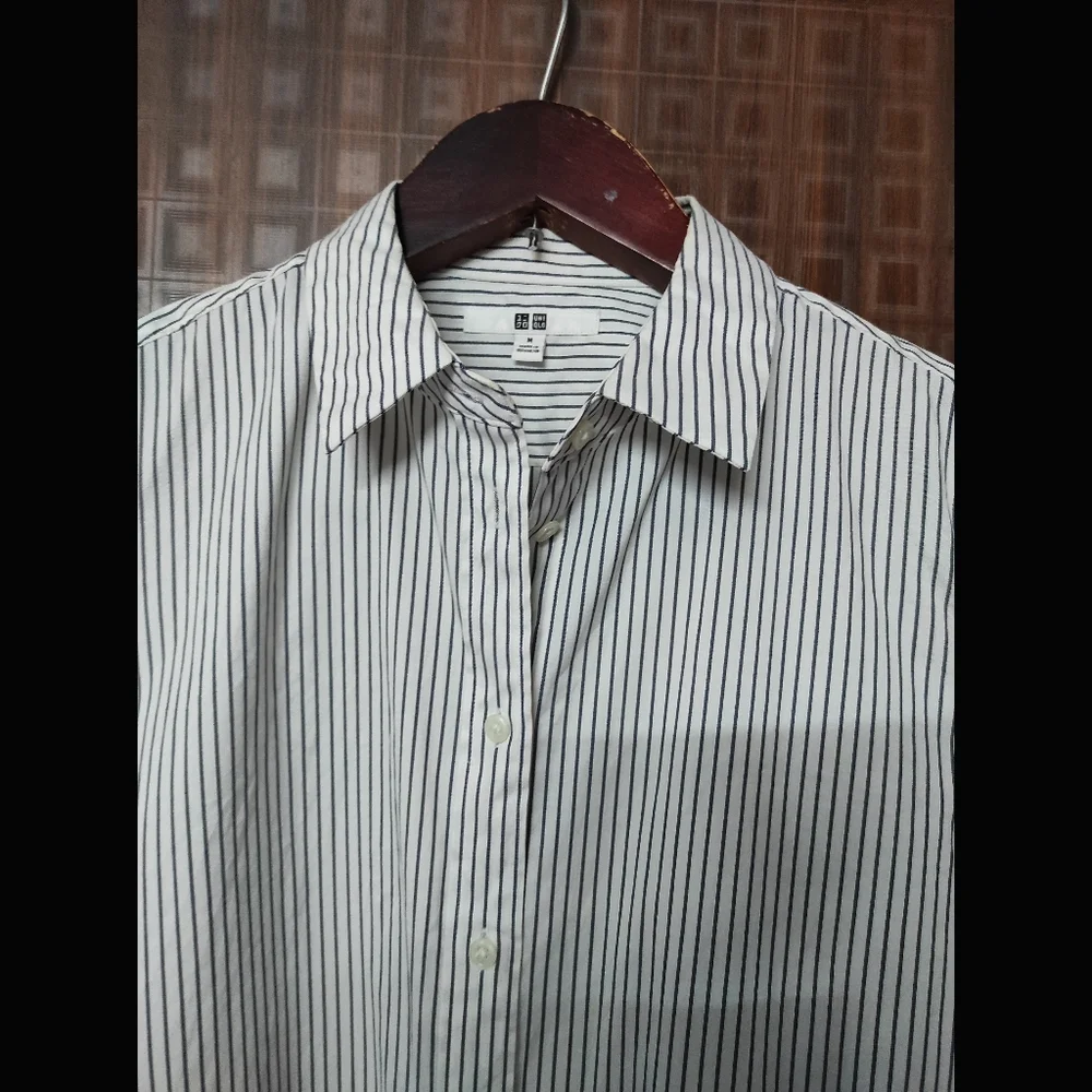 Uniqlo Stripe Shirt 🤍 - Picture 5 of 10